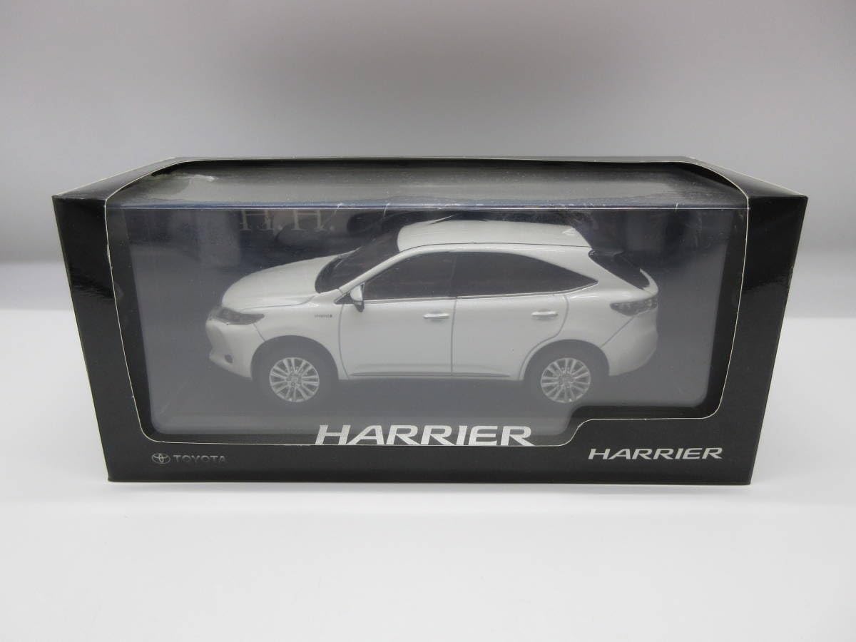 1/30 トヨタ カラーサンプル ハリアー ホワイトパールクリスタル